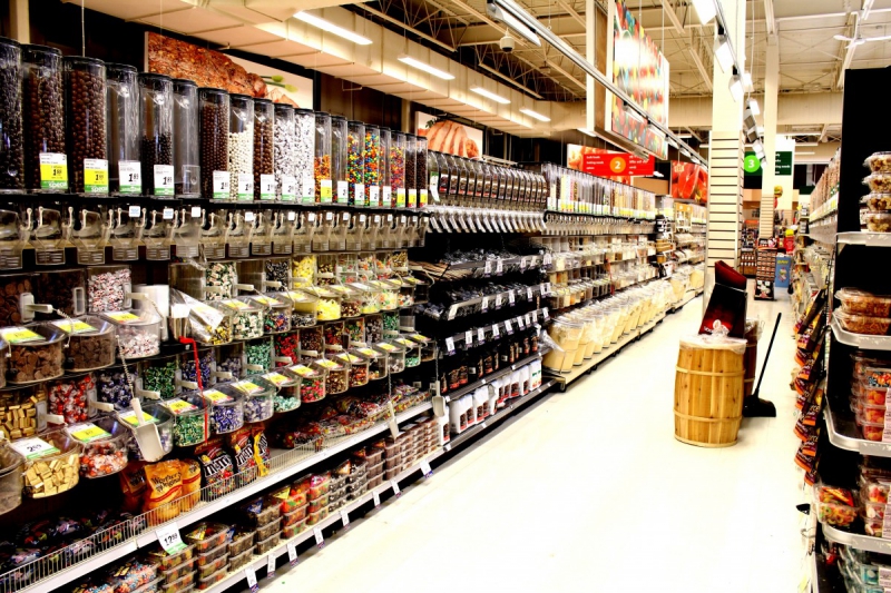vitrine-POURRIERES-min_retail_grocery_supermarket_store_food_shopping_market_shop-613228